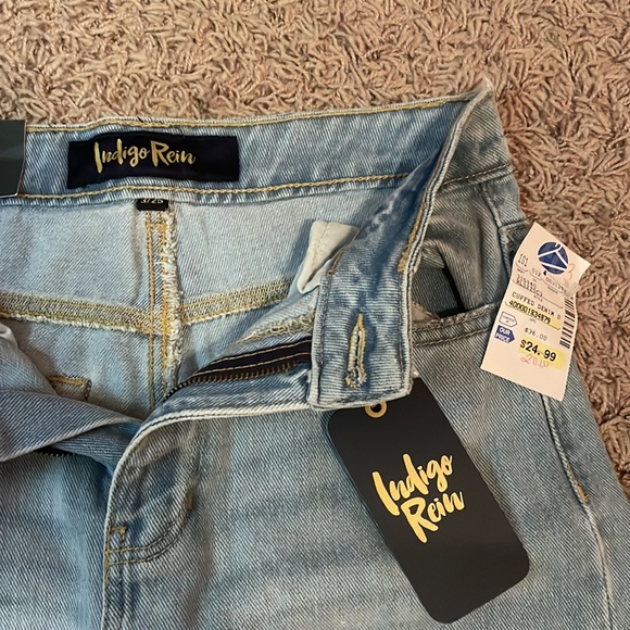 Size 3/25 Mom Jeans NWT - Picture 2 of 3